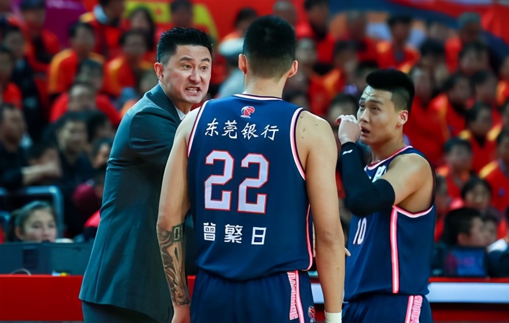 nba的教练为什么不骂人(CBA赛场边上“骂声”一片！主教练的另类文化，真的好吗？)