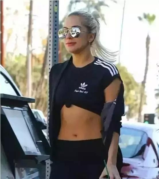 Lady gaga自曝遭性虐怀孕，但不愿透露人渣姓名，网友：炒作？