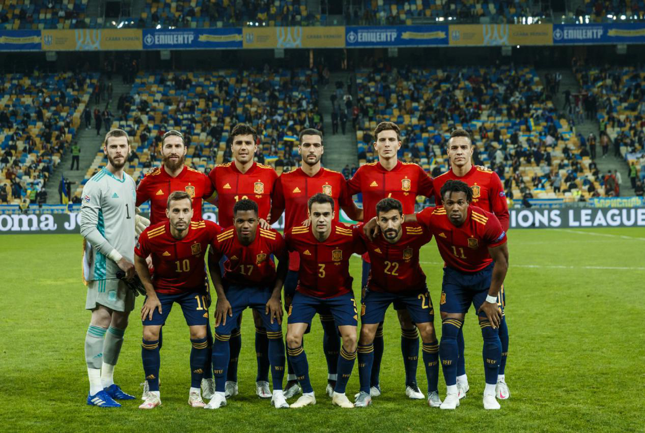 西班牙队10年对比,以前巴萨7人皇马3人如今两队加起来就2人)_十大足球