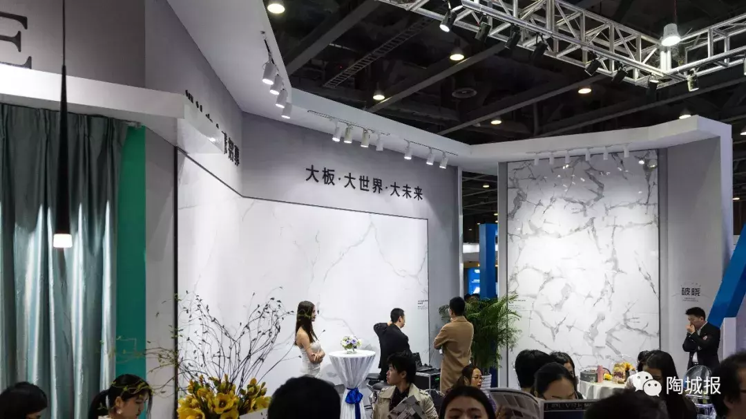 诺贝尔、新明珠、鹰牌2086、蒙娜丽莎……广州设计周,陶企人气很旺