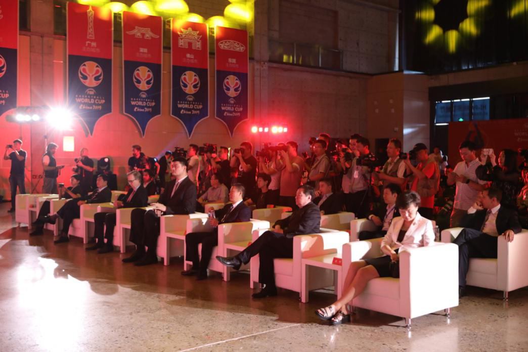 篮球世界杯少儿绘画（2019篮球世界杯倒计时100天：萌娃绘画来助力）