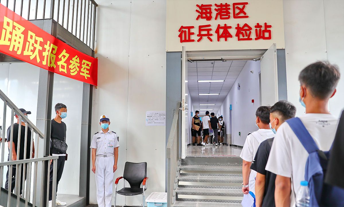大学参军（2021年大学毕业生）