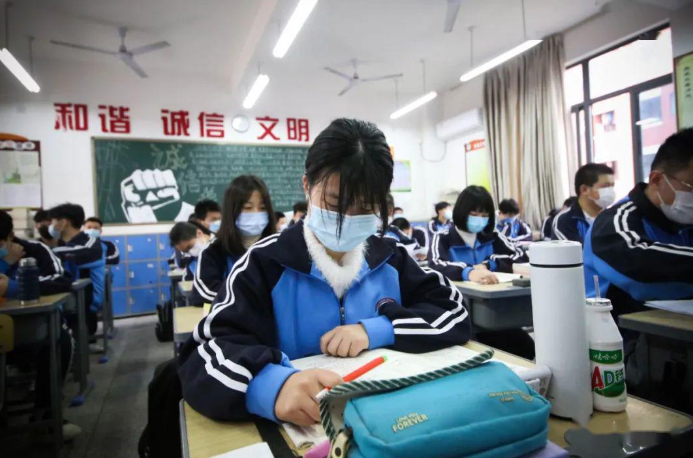 新政策出台，2022年高考增加“身份限制”，不符合要求将无缘高考