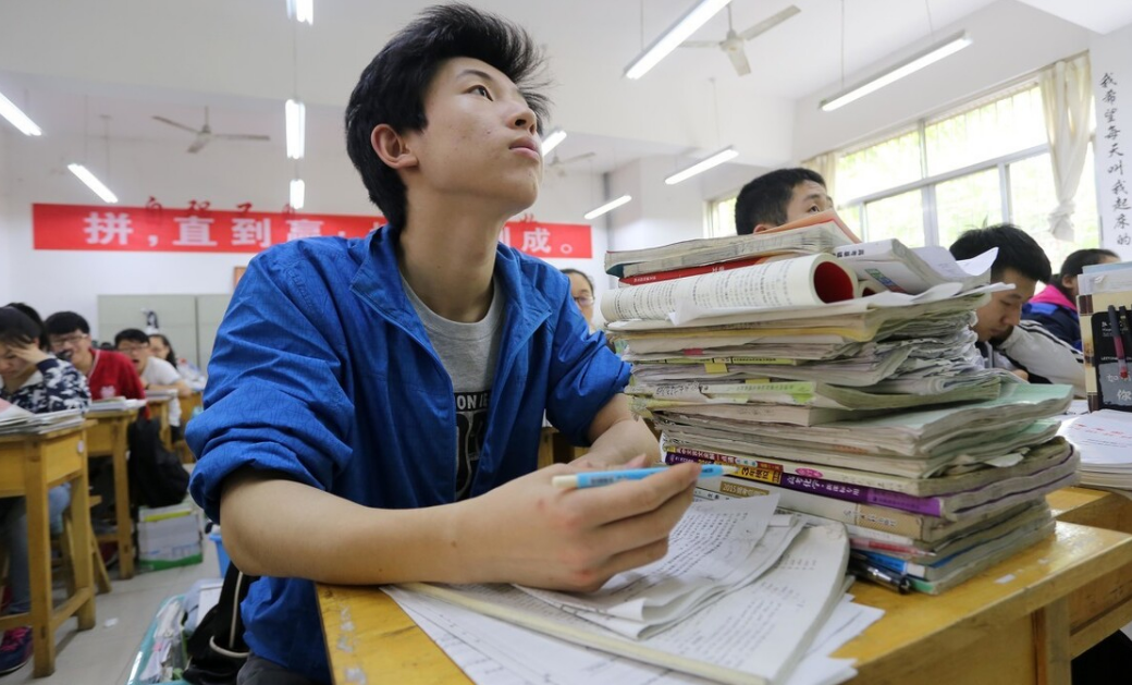 中学生的"发型标准"出炉,男同学气宇轩昂,女生被自己丑哭
