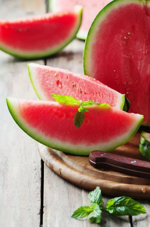 「诗词鉴赏」在古诗词里吃着西瓜,读优美诗句,唇齿间立生凉意