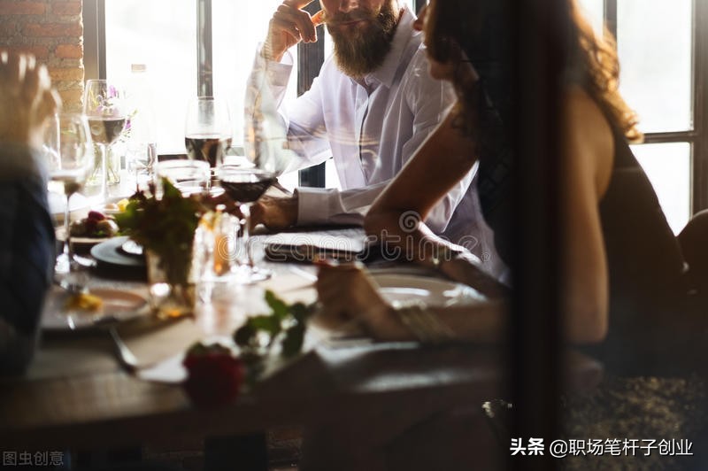 饭局上，如何给领导敬酒？3句“敬酒词”，让领导提拔，客户满意