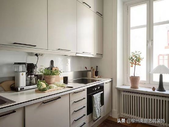 采光差的房子怎样装修？白+绿搭配秒变增光效果