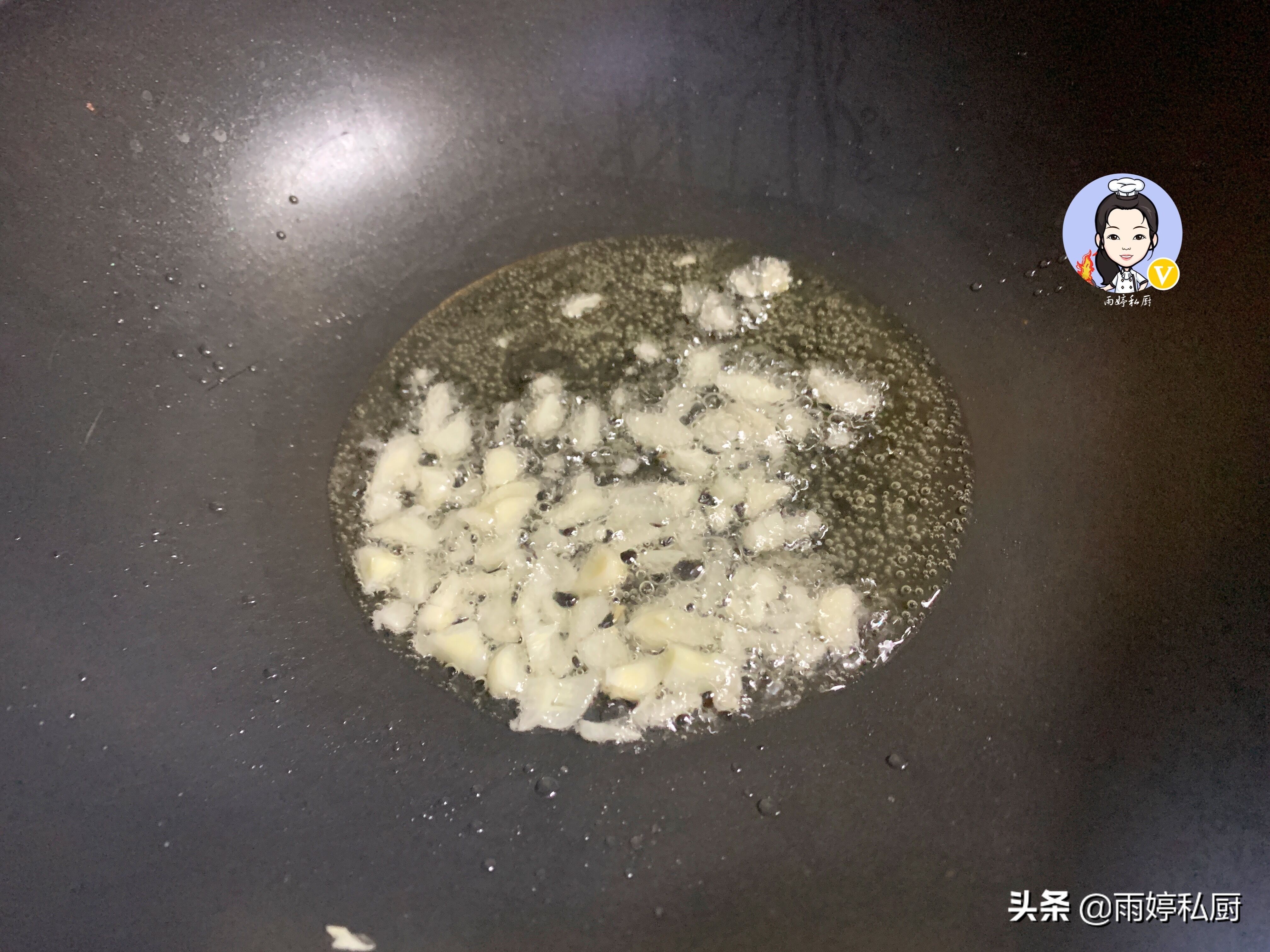 黑豆腐怎么做好吃（教你做Q弹滑软的黑豆腐）
