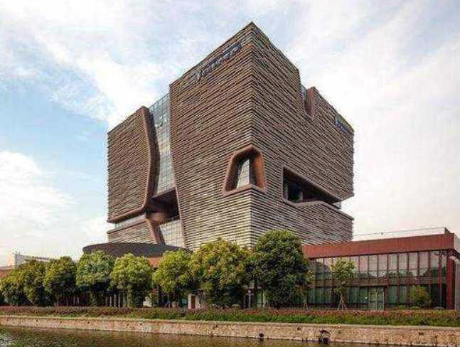 这4所“贵族”大学，今年分数线下调明显，每学费10万左右