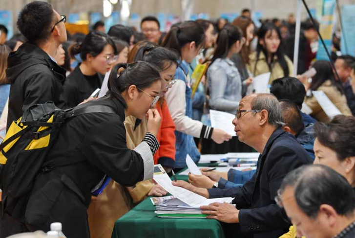 白岩松谈当代大学生现状：越是无知的人，就越觉得自己是超凡的