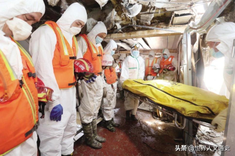 2015年东方之星游轮沉没事故：442人遇难，45人被追责
