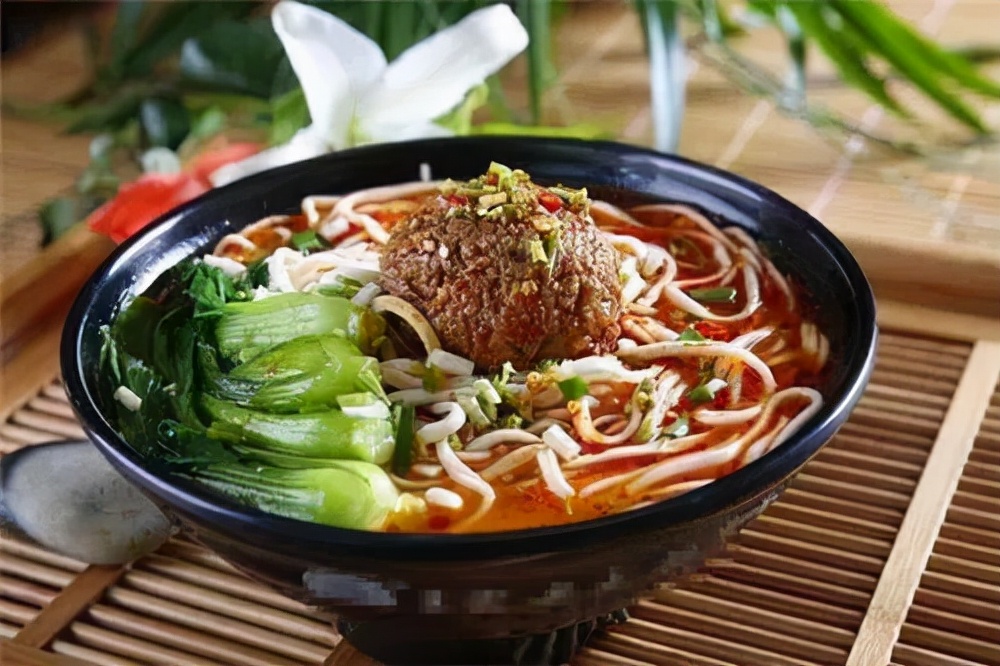 中国“15大面条”，南北平分秋色，你家乡的面条上榜了吗？