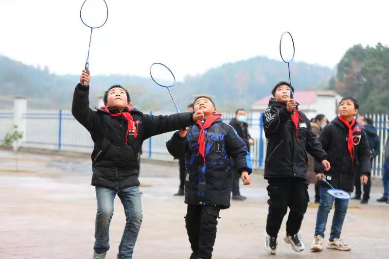 羽你一起(“羽你在一起”慈善公益行，给乡村小学孩子们一个体育梦)