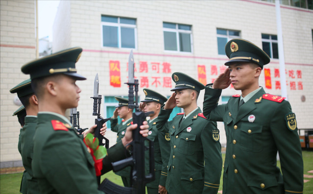 考上大专去当兵，两年后转军士好，还是回来上学好？建议了解