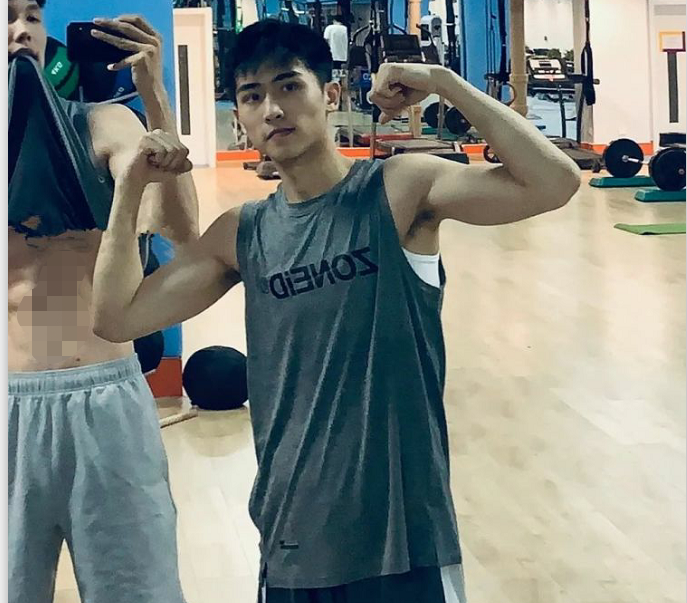 西安体院“00后”校草走红，193大长腿身材太棒，网友：姐姐等你