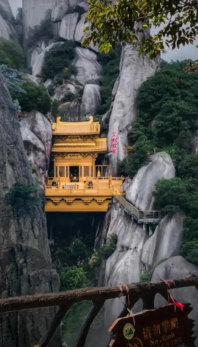 妈妈，我们总是把你藏在你的心里。