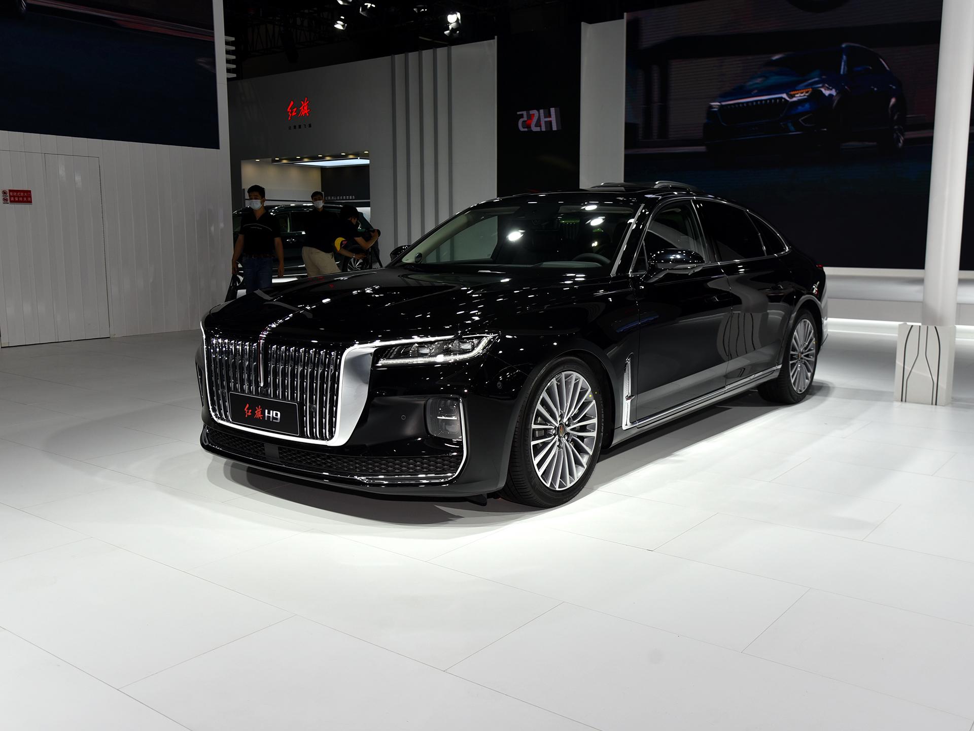 豪华行政级,六缸增压机,气势很足价格不错,实拍红旗h9