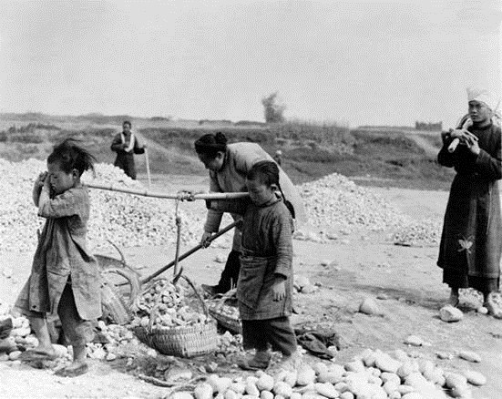 80年前海明威中国之行：秘密会见周恩来，建议美国增加对华援助