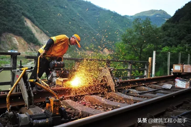 揭秘！钢轨更换全流程