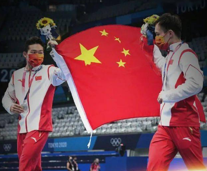 有哪些奥运会项目是中国的(两面五星红旗同时飘扬，盘点东京奥运会中国包揽冠亚军的项目)