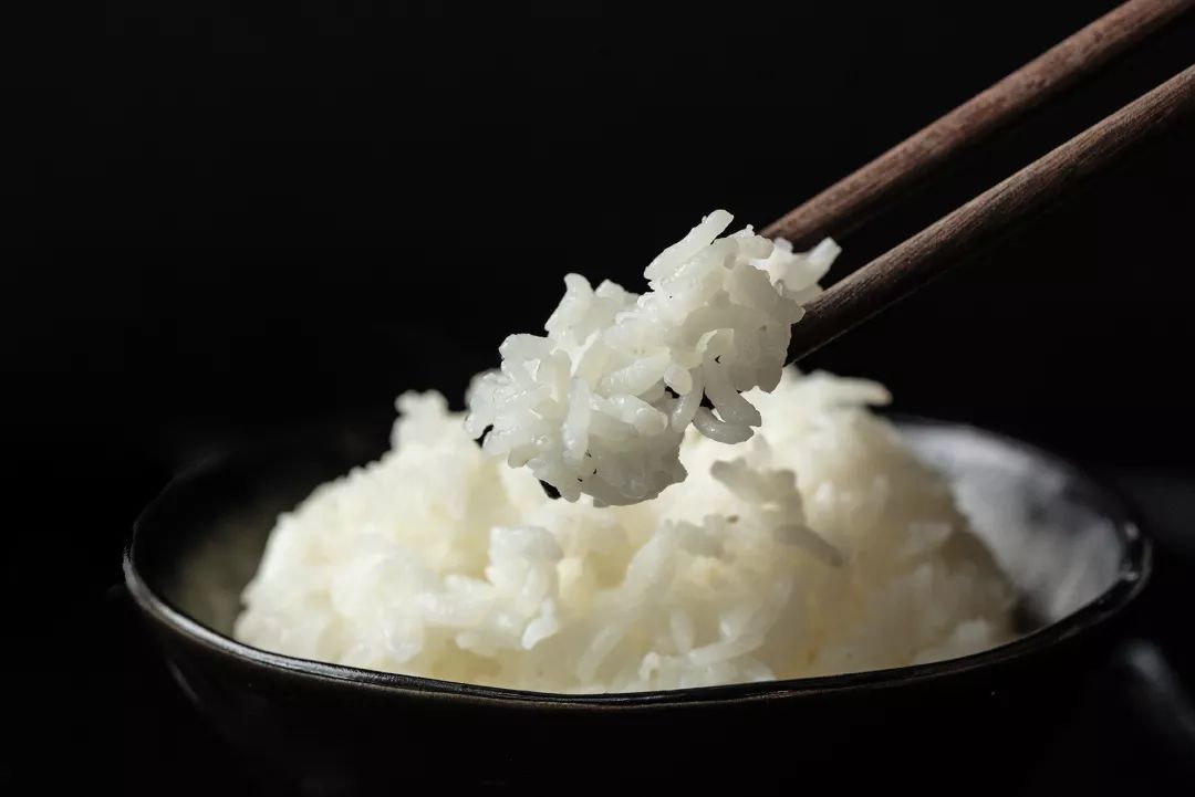 别再从日本背饭煲了！中国造的“铸铁电饭煲”，做饭媲美万元级