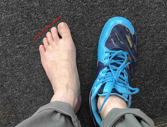 羽毛球鞋什么牌子（百元左右的輕量級羽鞋，性能媲美大牌）