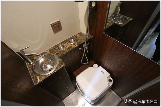 为国人打造！33万国产奔驰凌特同底盘房车，能商务洽谈和带娃自驾