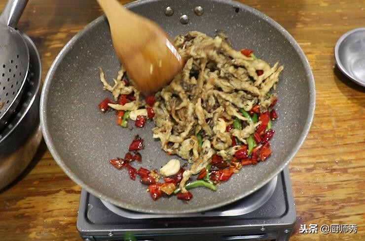 干炸蘑菇的做法,干炸蘑菇的做法視頻