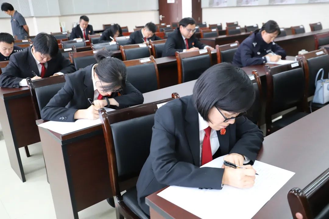 大学里“常常熬夜”的4类专业，学生吐槽比高三还累，你会学哪个