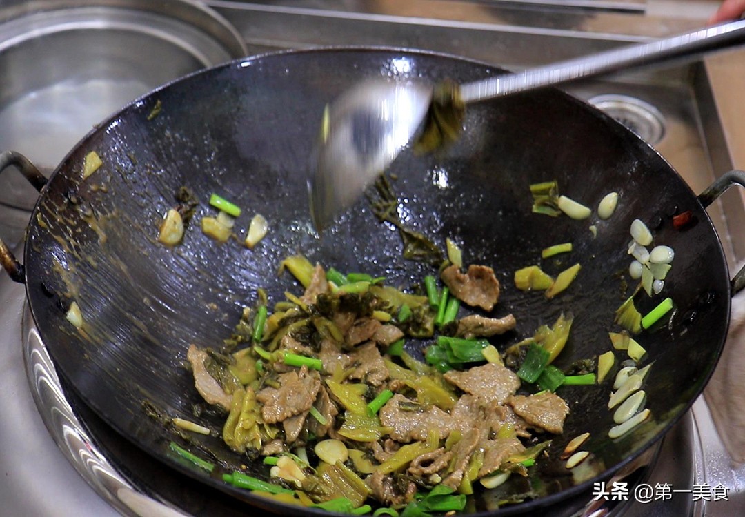 酸菜牛肉怎么做好吃（教你详细做法牛肉鲜嫩入味）