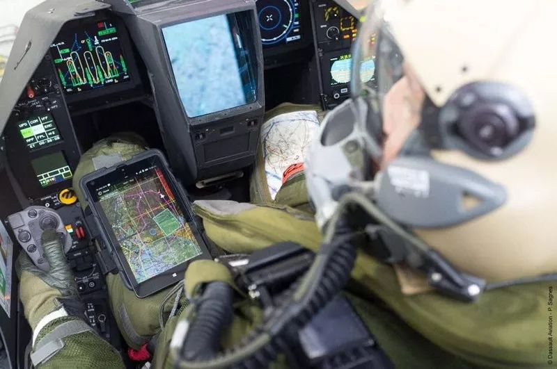 实拍俄军苏34在叙作战使用美制GPS系统：我军的长什么样？