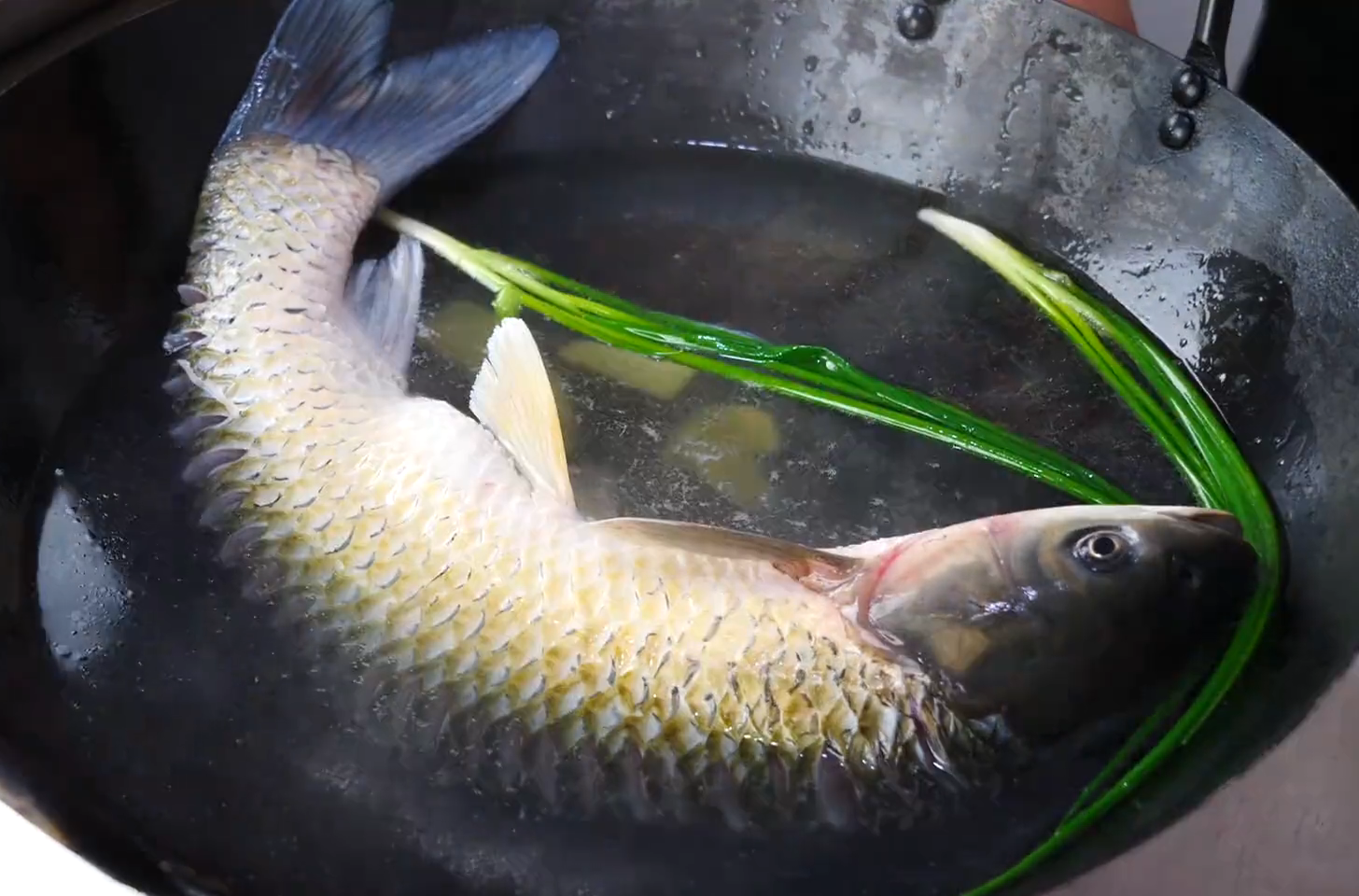 四川跳水魚怎麼做(家庭版跳水魚做法:只需簡單3步,鮮嫩入味,下酒又下