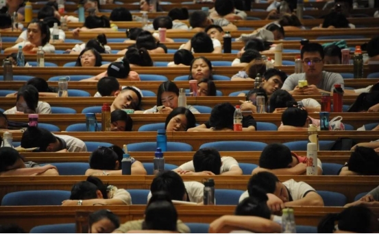 为什么一定要读985/211大学？过来人说出4点优势，真的太明显了