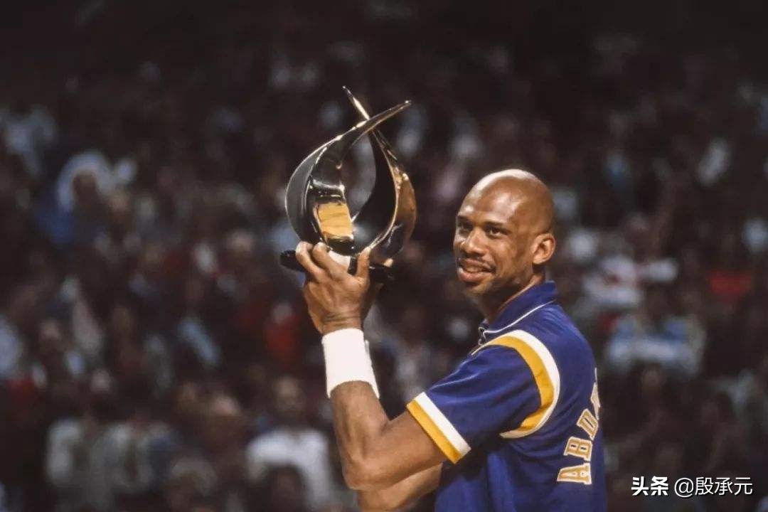 贾巴尔对张伯伦视频(张伯伦为什么只是nba历史第三中锋 与贾巴尔的