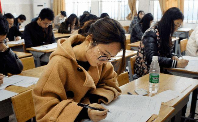 寒暑假成为幼师离职高峰期，学前教育专业学生，未来出路在哪？