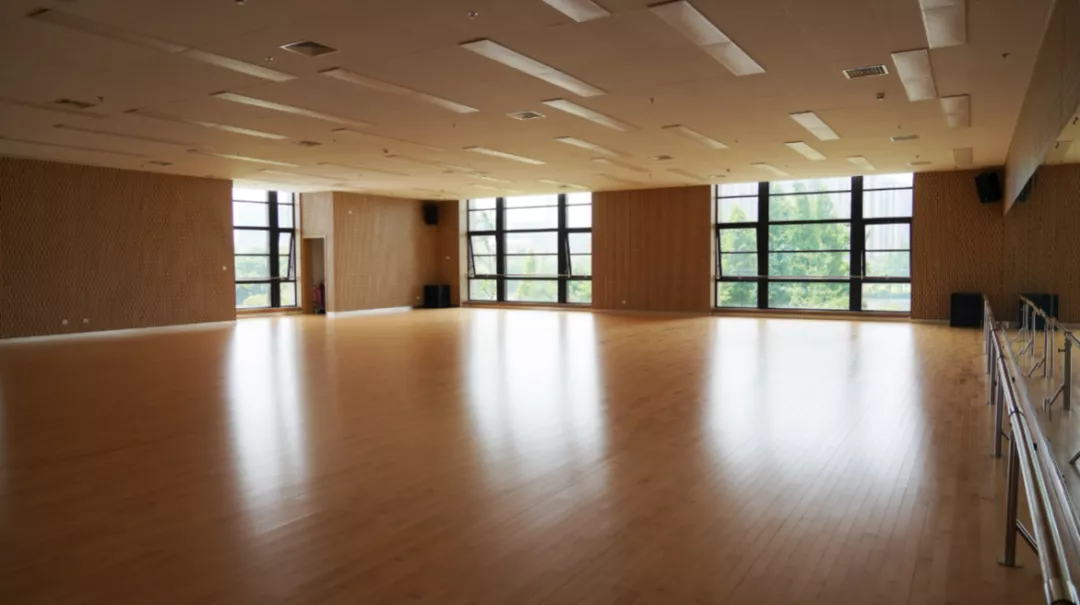 夏日运动好去处+1！江湾校区综合体育馆等你来！