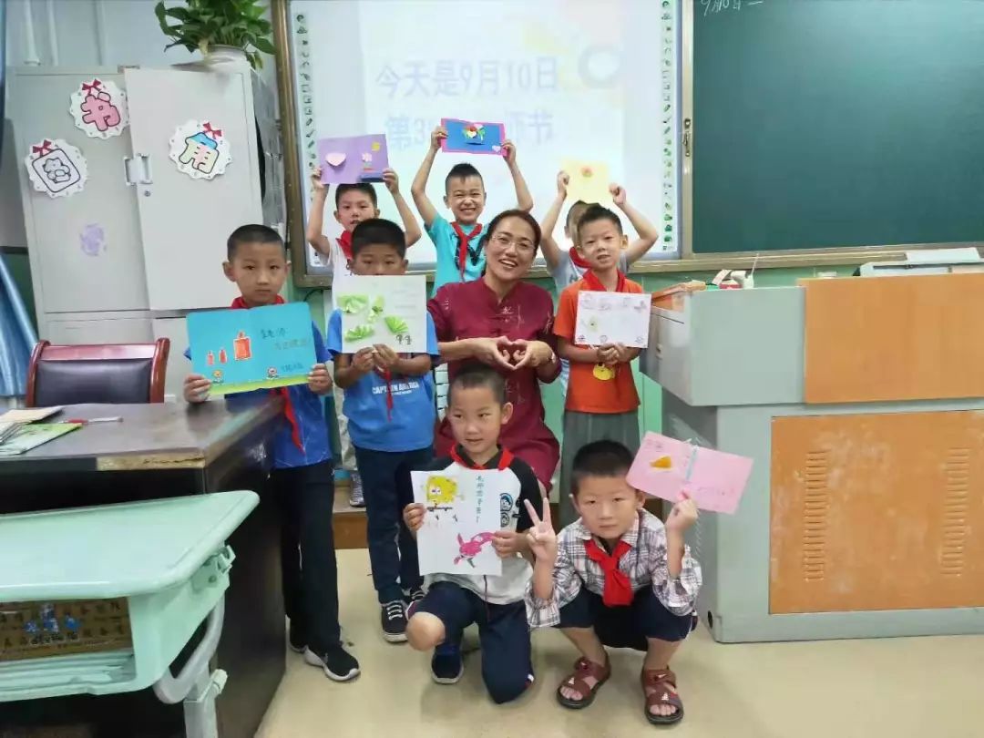 教师节来临，给老师送礼时应该坚持“两个避免”，八成家长送错了