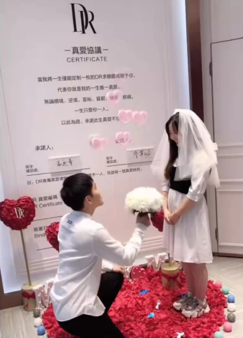 只卖男人,年赚5.6亿!全网最火“爱情骗子”,被戳穿了