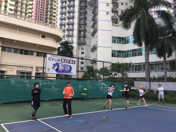 深圳网球培训哪里好（深圳网球PLAY TENNIS女生也能发挥所长！让友谊也变得纯粹与重要了）