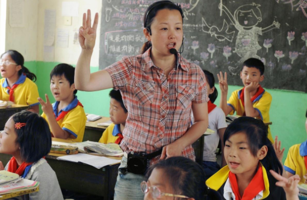 很多农村出身的大学生混得比较差，再怎么努力，也很难实现逆袭？