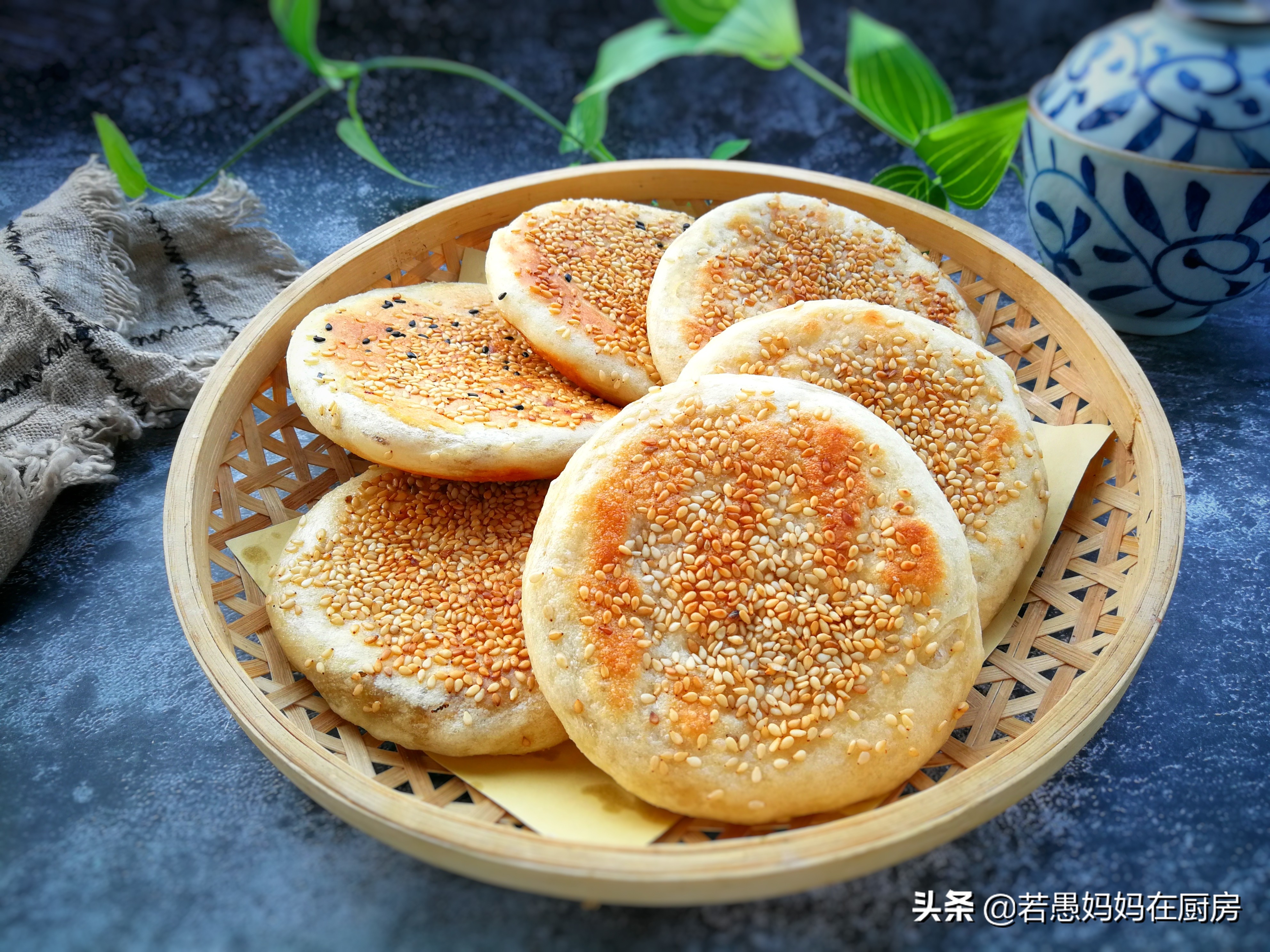 无需烤箱，教你做外酥里软的芝麻烧饼，凉透也不硬，学会可以开店