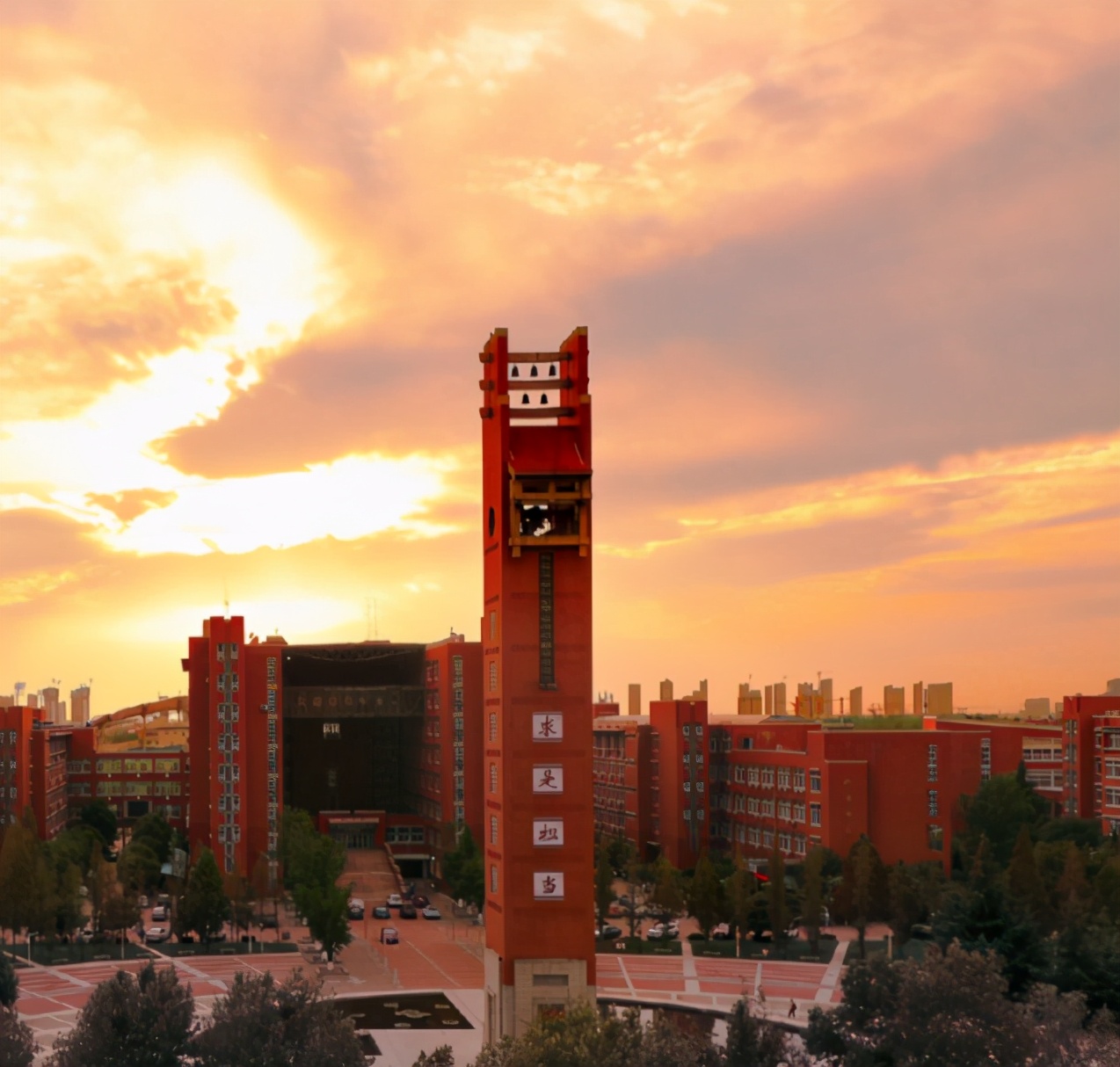 中国最美大学之一！占地面积5700余亩，坐拥24个食堂，还设有专属地铁站！