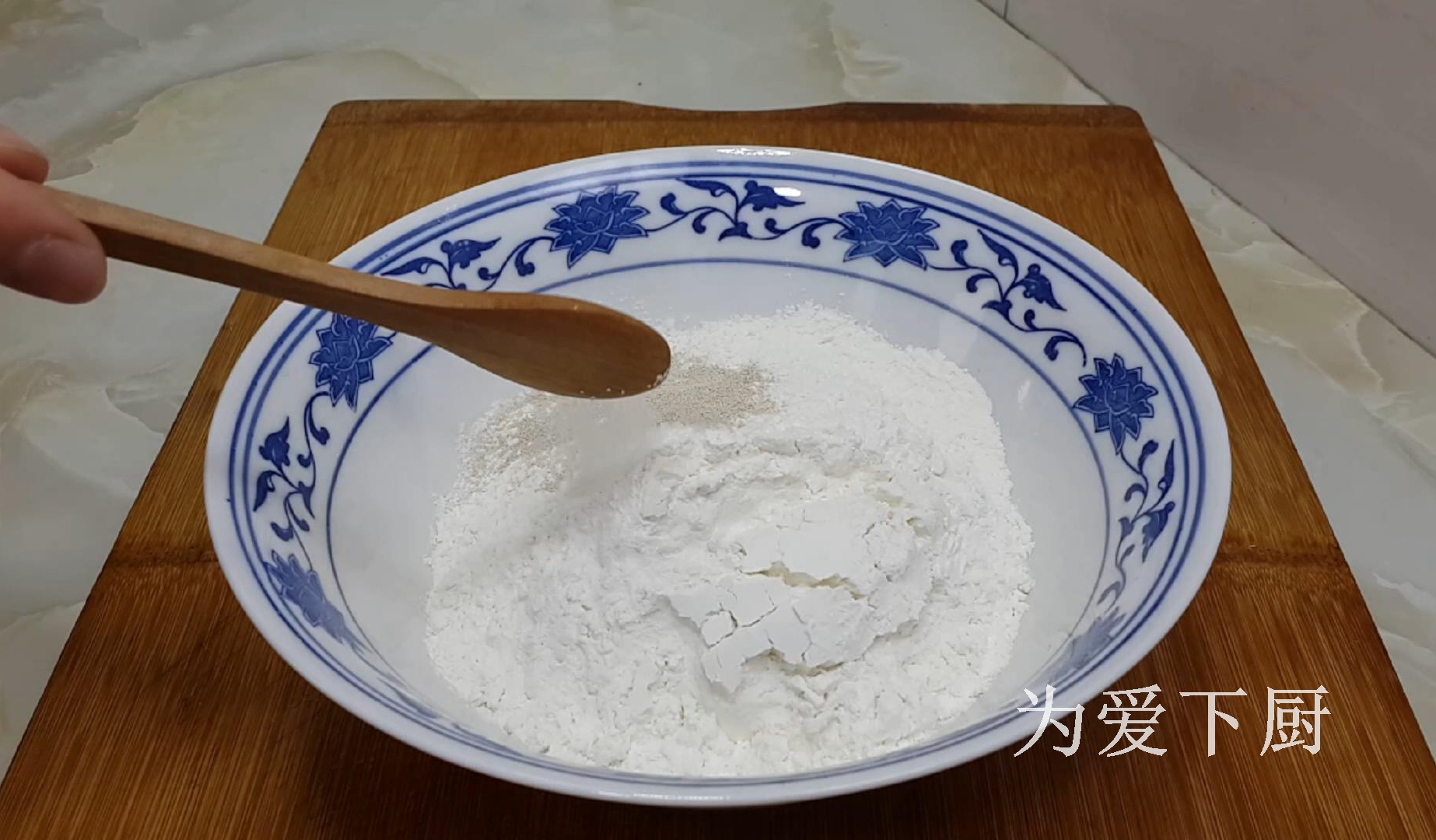 炸卷卷的做法（做出特色油炸卷比油条麻花好吃）