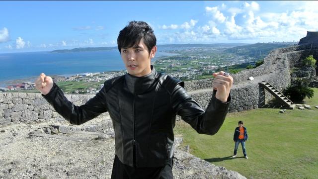 在故乡斯特鲁姆星被侵略者破坏时,贝利亚为了利用他而救了他,从此跟随