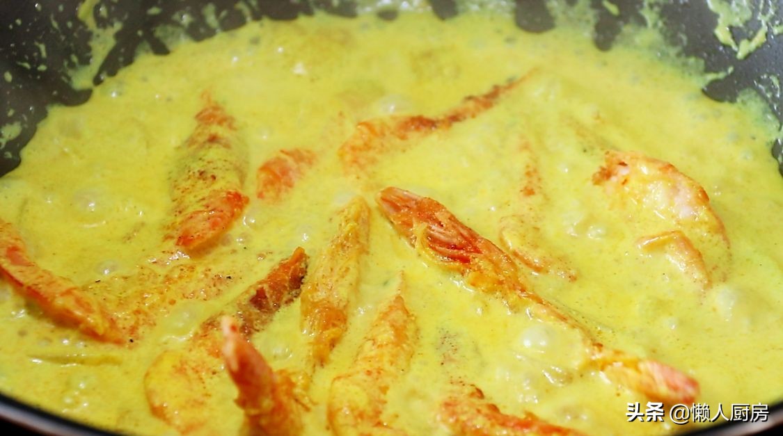 不用去餐厅，在家也能吃到东南亚菜，这是懒人版的咖喱虾，很实用