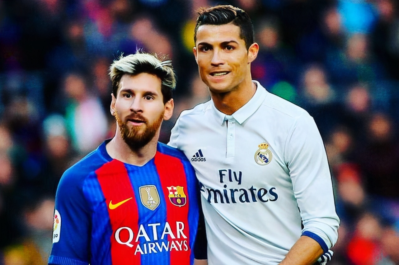 贝利与c罗应该属于前锋组,梅西是中场)