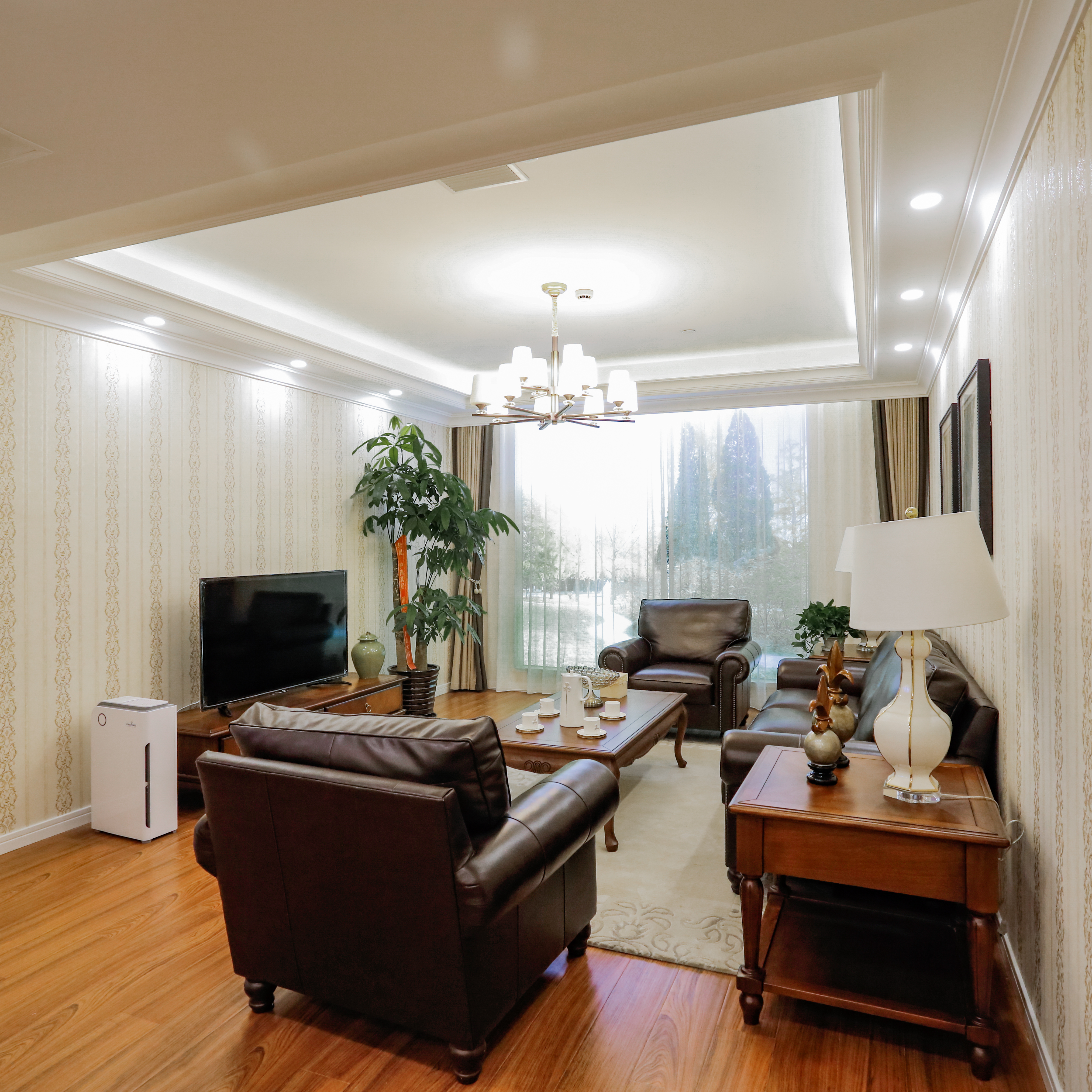 ①藏现在很多户型屋顶都有过梁,后期装修只能通过吊顶来将梁进行遮挡