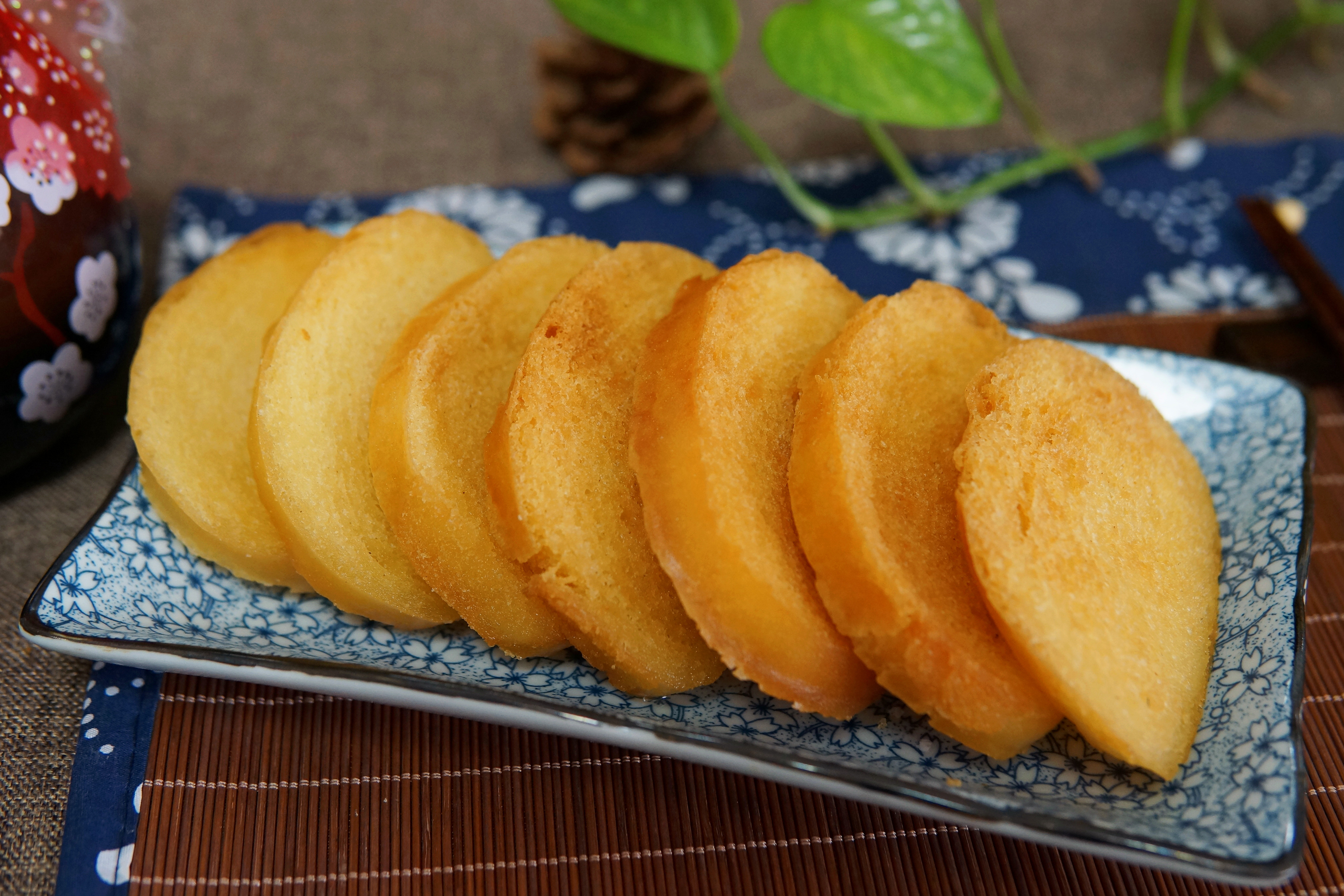 炸馒头片的做法(炸馒头片用这种方法片片金黄酥香)