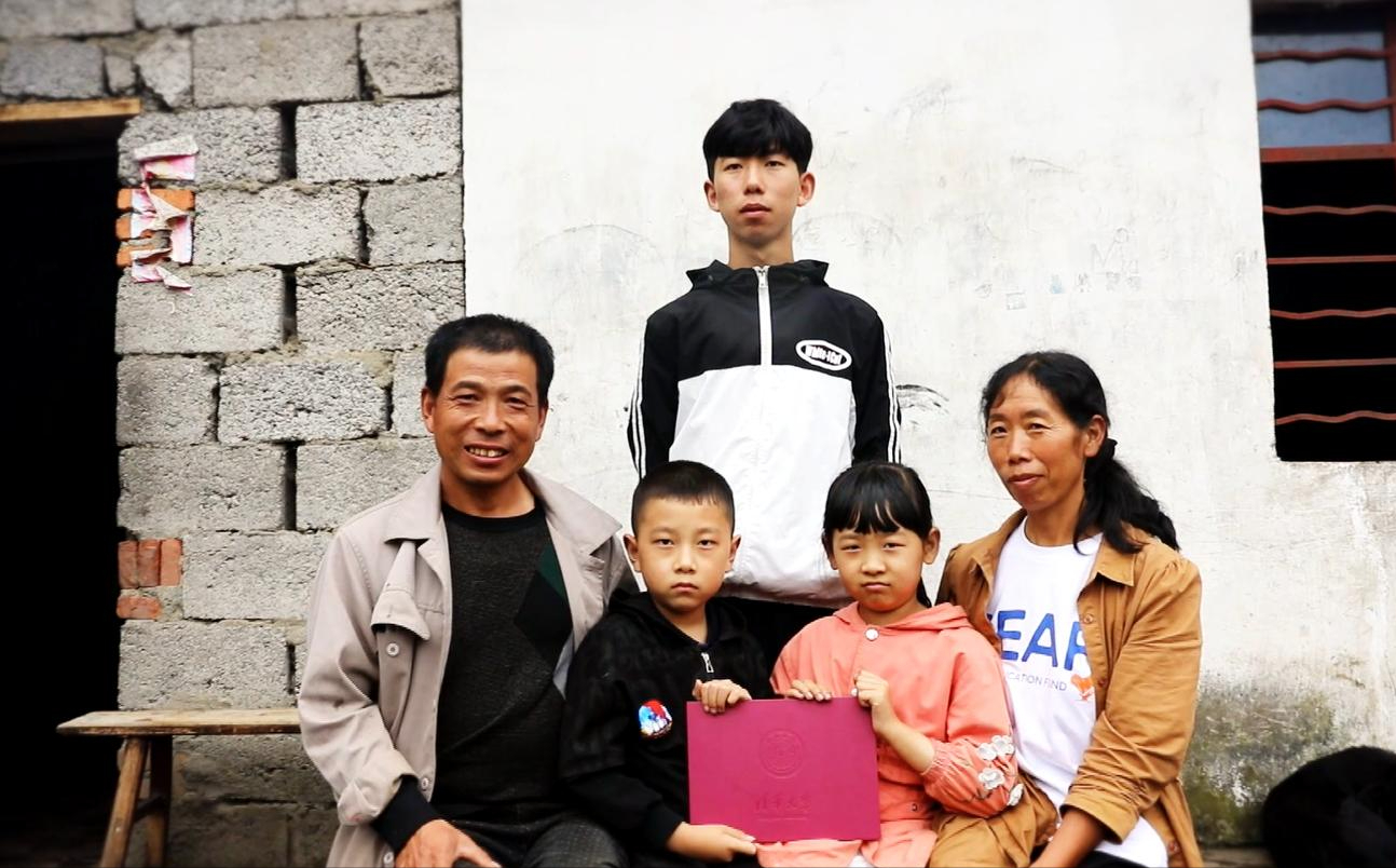 从凉山考入清华大学的“工地少年”，获奖5万，只想让爸妈轻松点