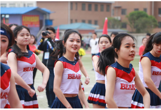 武汉多所大学出现“天价学费”，家长倍感压力，这学还上不上？